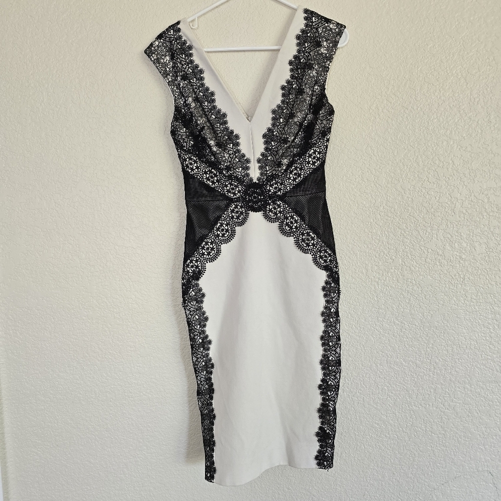 Catherine DeaneCap-Sleeve V-Neck Lace-Panel Sheath Dress, Oyster/Almond size 4 - Picture 3 of 12